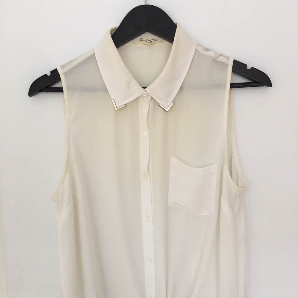 White Collar Sleeveless blouse